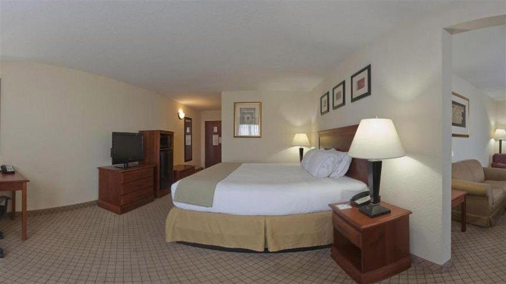 Holiday Inn Express Hotel & Suites Tampa-Fairgrounds-Casino By Ihg Zewnętrze zdjęcie