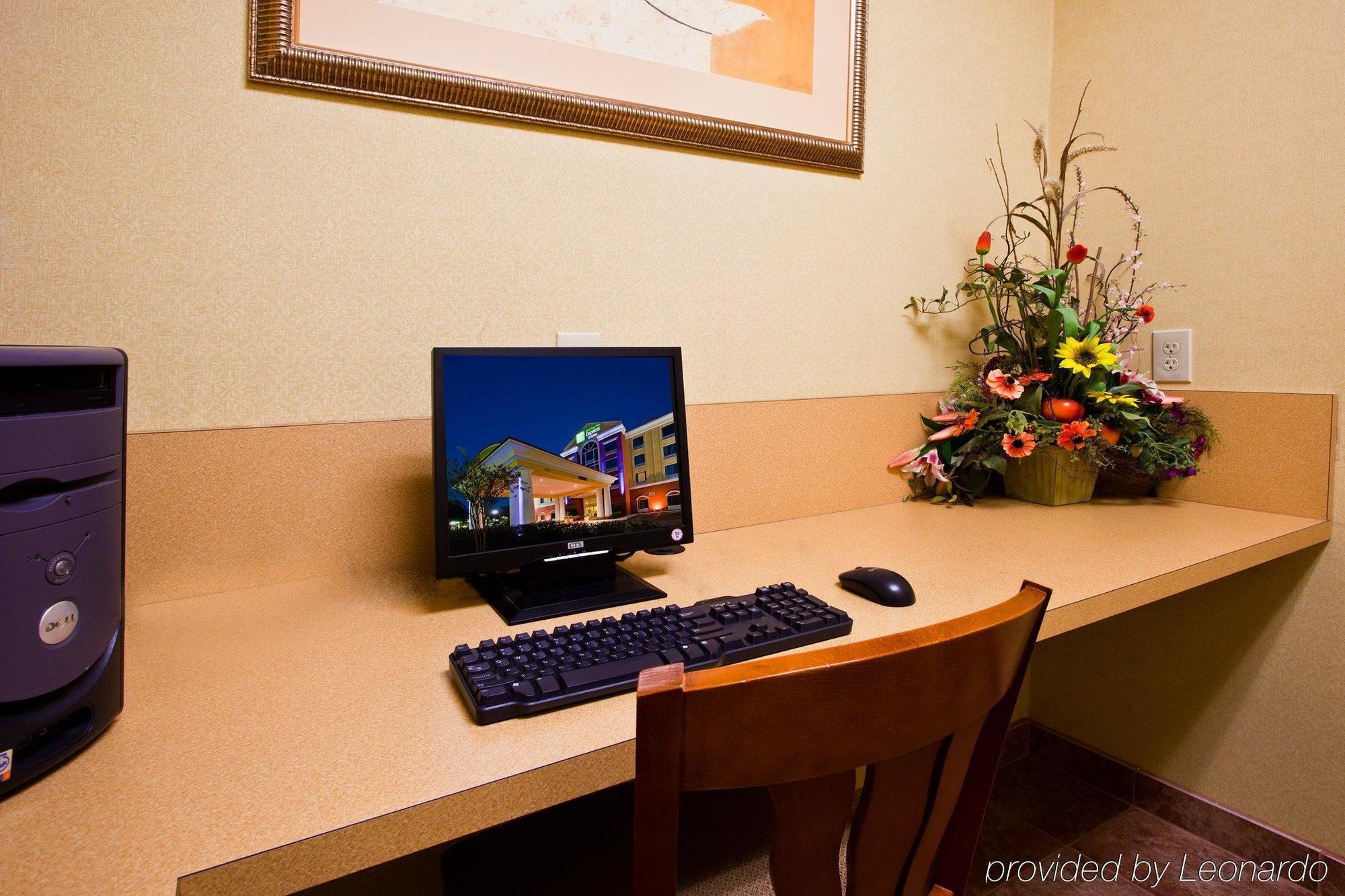 Holiday Inn Express Hotel & Suites Tampa-Fairgrounds-Casino By Ihg Udogodnienia zdjęcie
